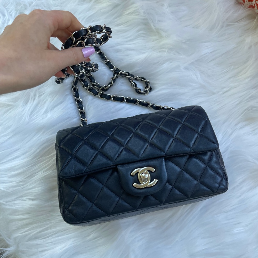 Chanel flap bag, very hard to find size! - Picture 4 of 17